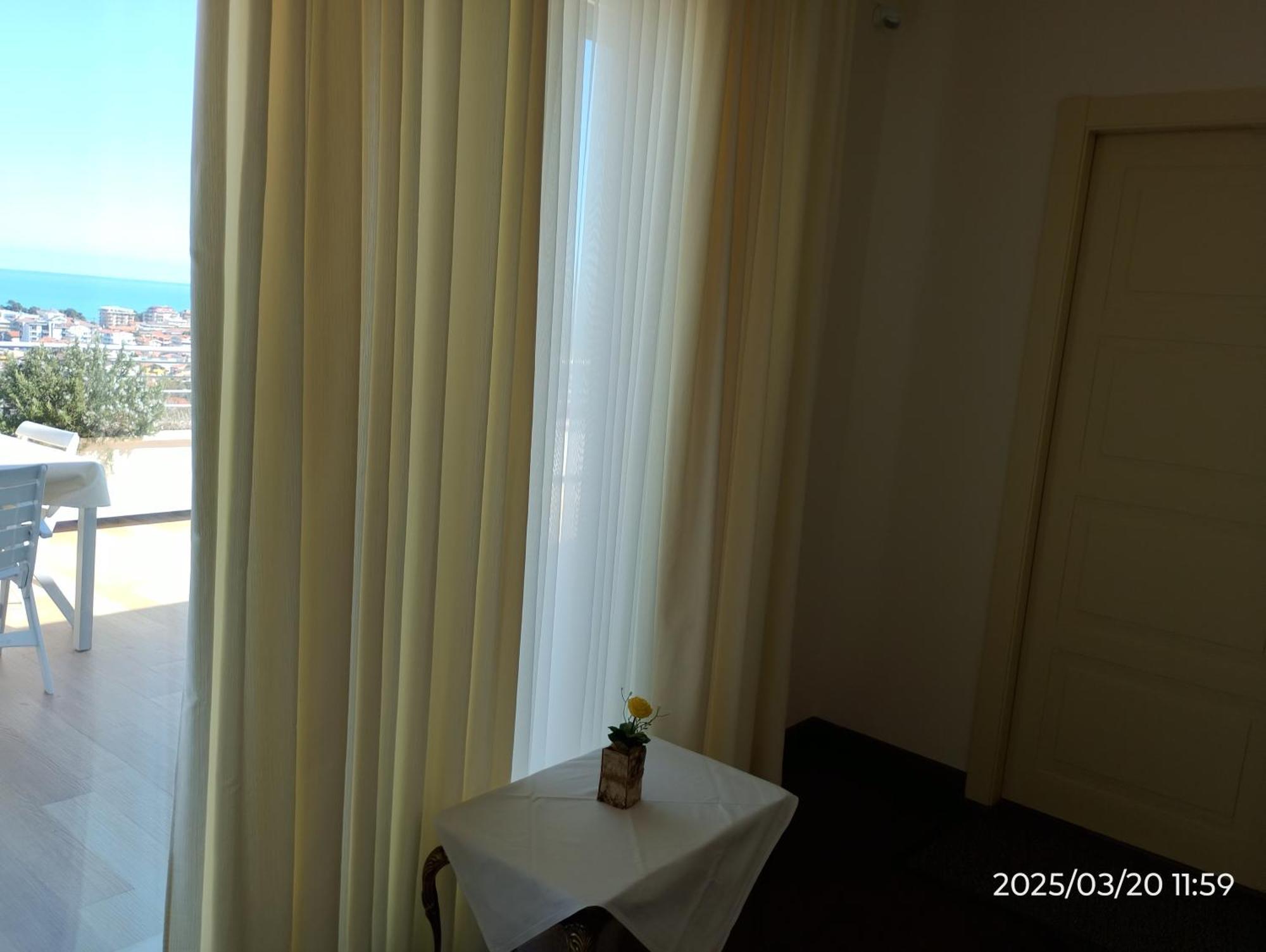 فندق Just Blue Montesilvano Marina المظهر الخارجي الصورة